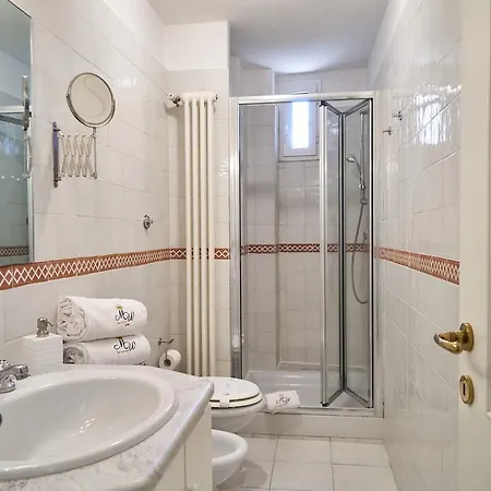 Apartment Wembacher Palace Fontana Di Trevi Rom